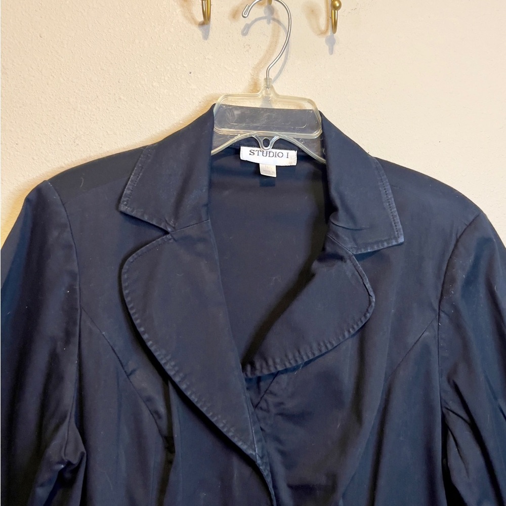 Studio I Classic Black Blazer. Short Sleeve with 3 button closure. Size 16W - Picture 2 of 5
